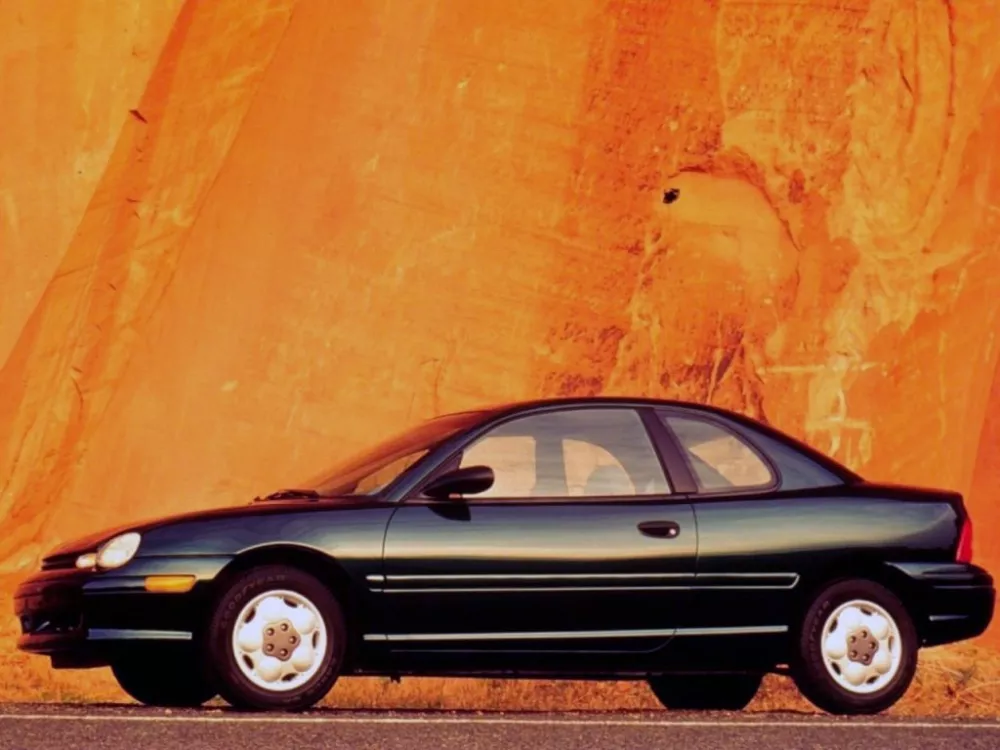 Автомобиль Plymouth Neon Купе