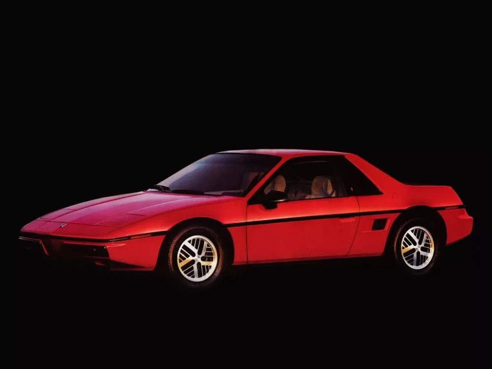 Автомобиль Pontiac Fiero Хэтчбек (3 двери)