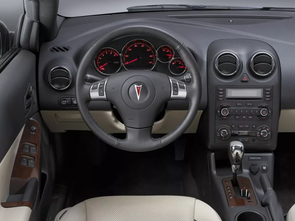 Автомобиль Pontiac G6 Кабриолет