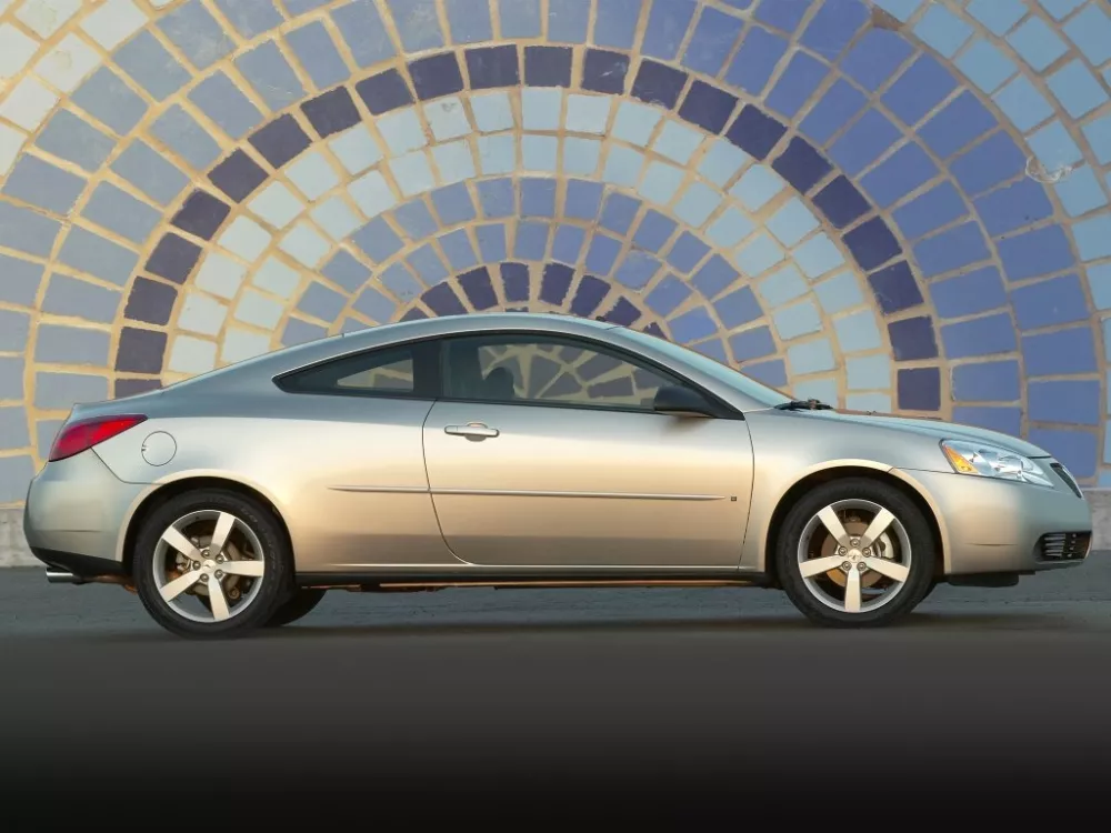Автомобиль Pontiac G6 Купе