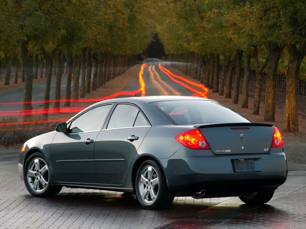 Автомобиль Pontiac G6 Седан