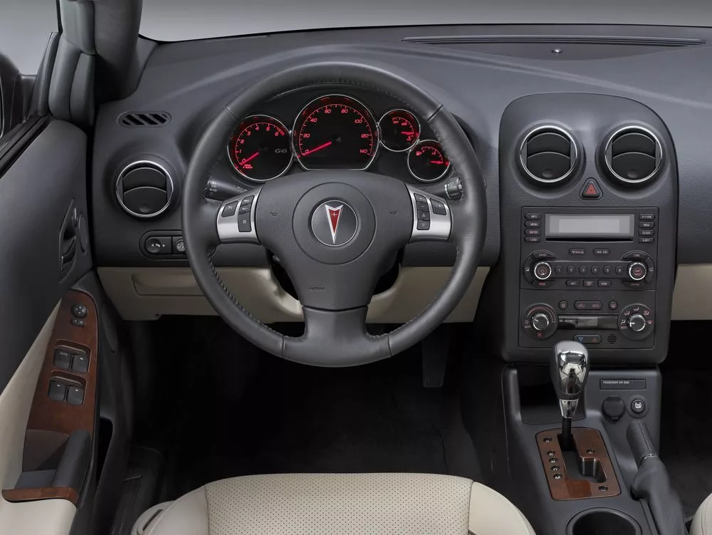 Автомобиль Pontiac G6 Седан