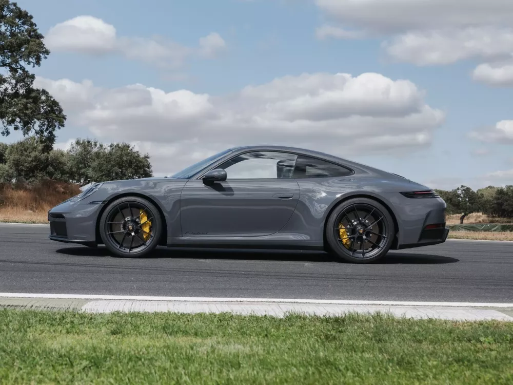 Автомобиль Porsche 911 VIII (992) Рестайлинг Купе