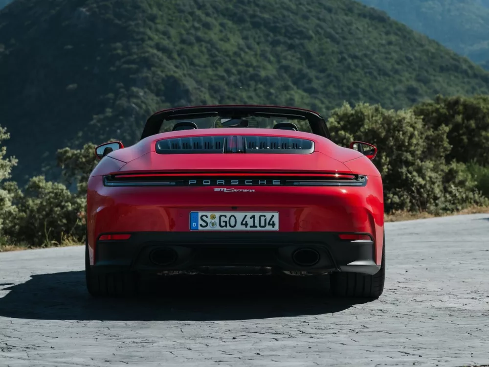 Автомобиль Porsche 911 VIII (992) Рестайлинг Кабриолет