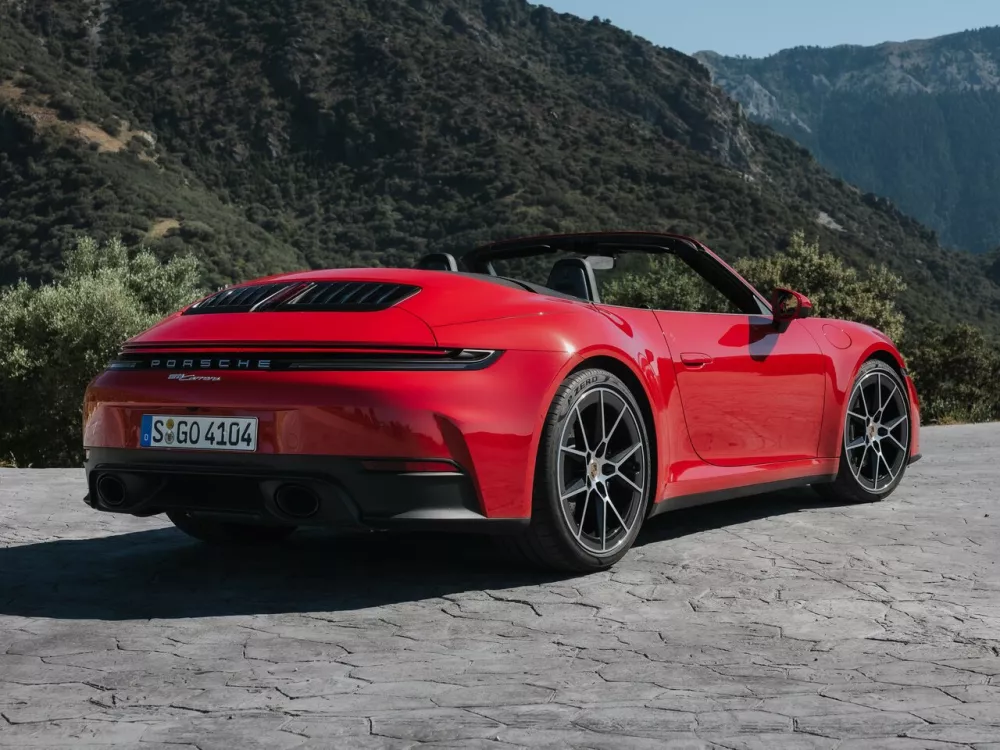 Автомобиль Porsche 911 VIII (992) Рестайлинг Кабриолет