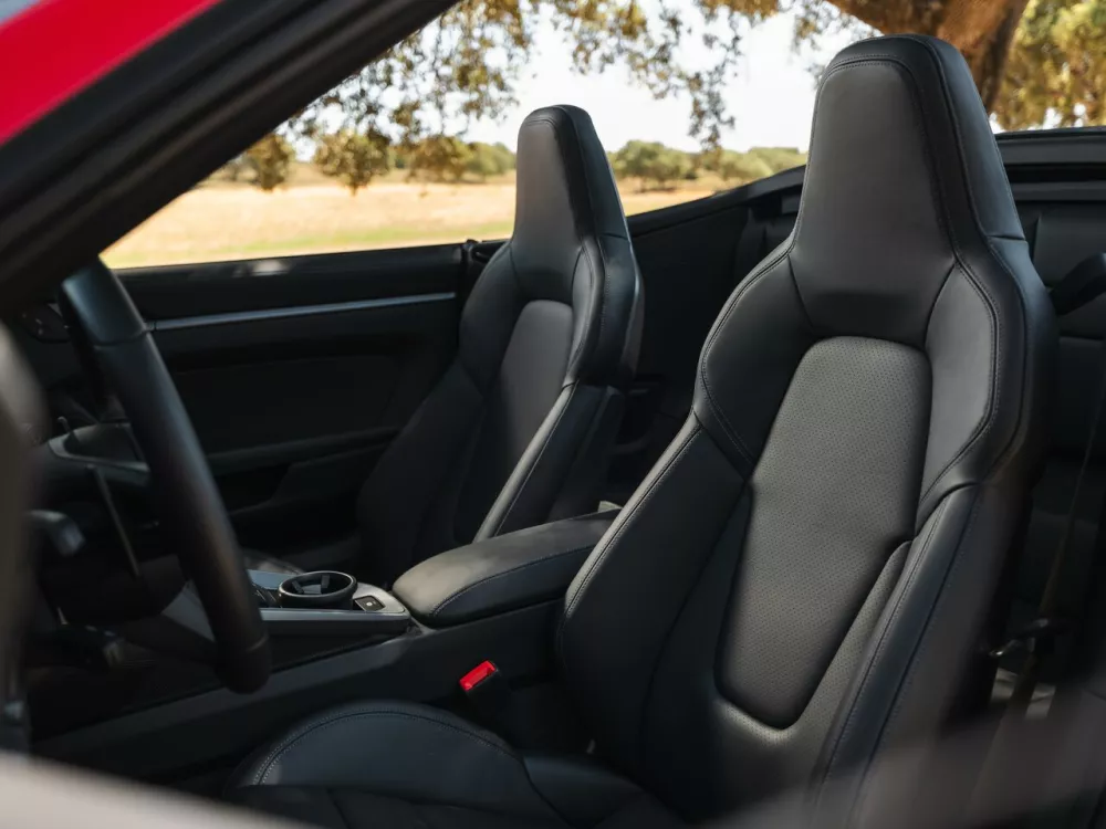 Автомобиль Porsche 911 VIII (992) Рестайлинг Кабриолет