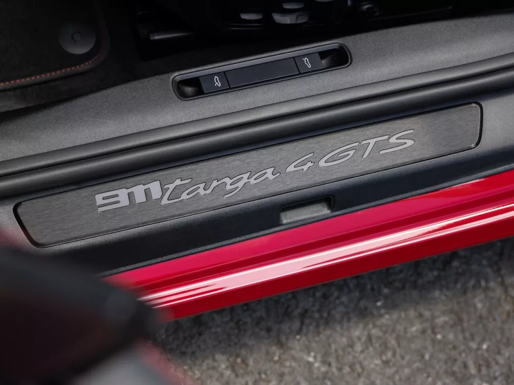 Автомобиль Porsche 911 VIII (992) Рестайлинг Тарга Targa