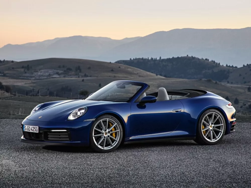 Автомобиль Porsche 911 VIII (992) Кабриолет
