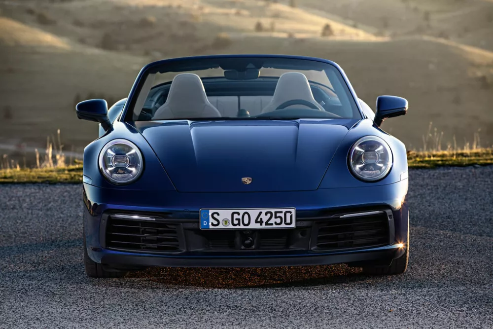 Автомобиль Porsche 911 VIII (992) Кабриолет