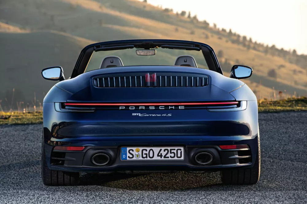 Автомобиль Porsche 911 VIII (992) Кабриолет