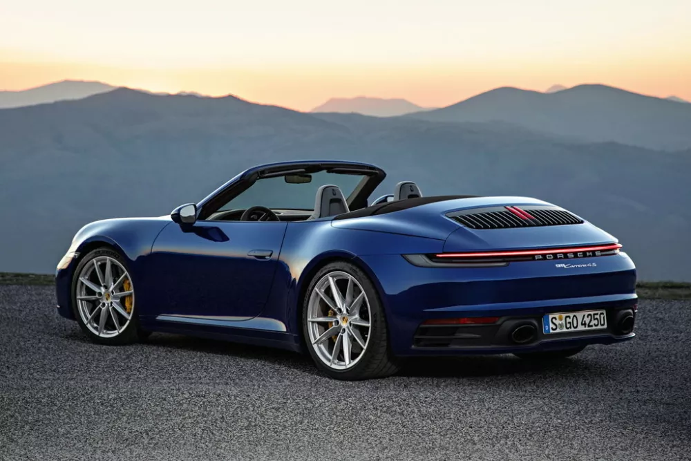 Автомобиль Porsche 911 VIII (992) Кабриолет