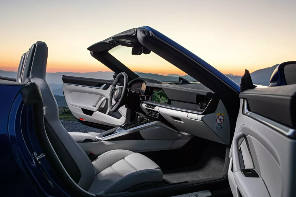Автомобиль Porsche 911 VIII (992) Кабриолет