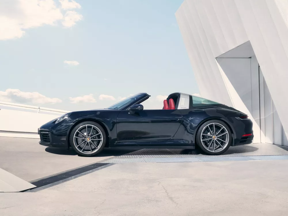 Автомобиль Porsche 911 VIII (992) Тарга Targa