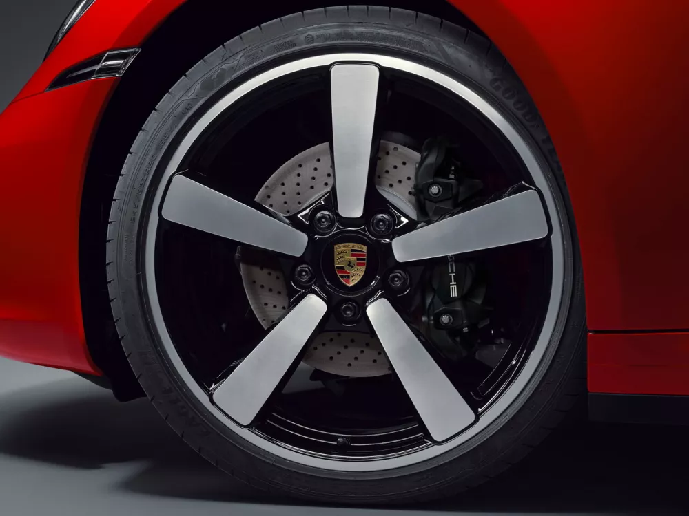 Автомобиль Porsche 911 VIII (992) Тарга Targa