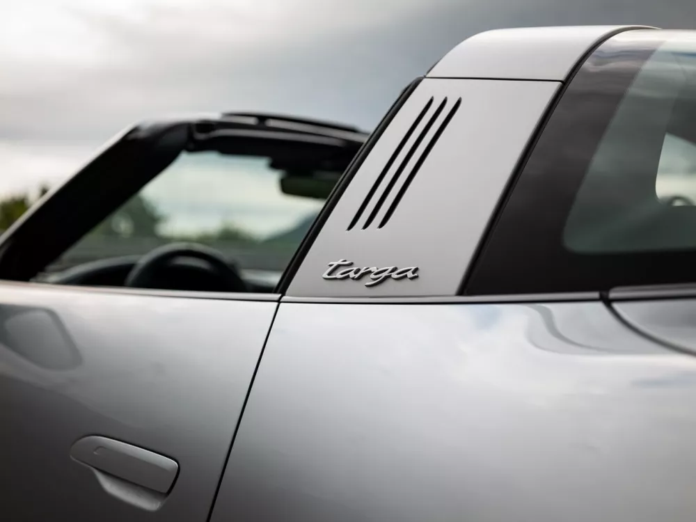 Автомобиль Porsche 911 VIII (992) Тарга Targa
