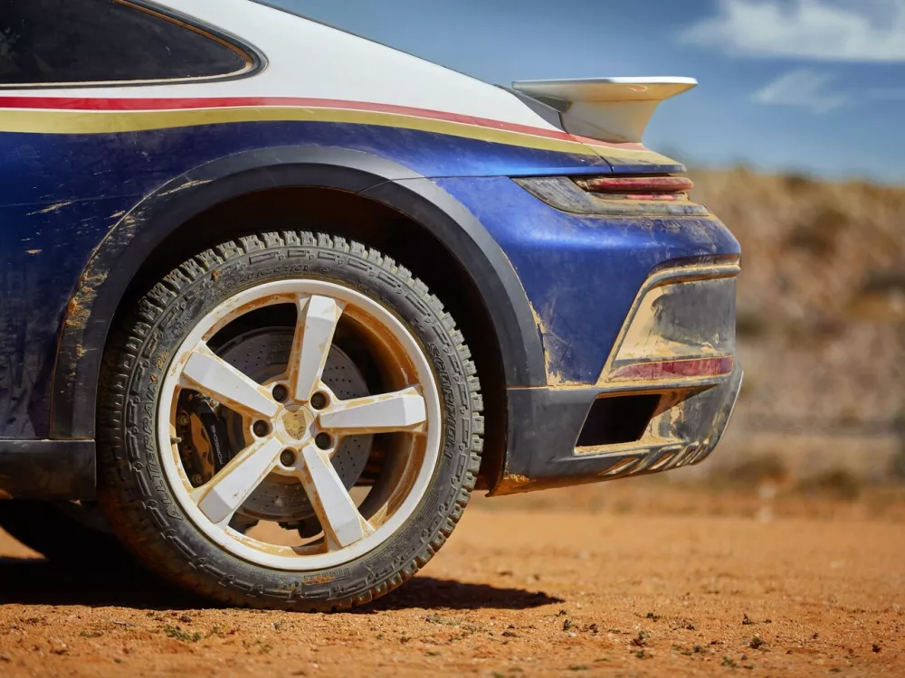 Автомобиль Porsche 911 VIII (992) Купе Dakar