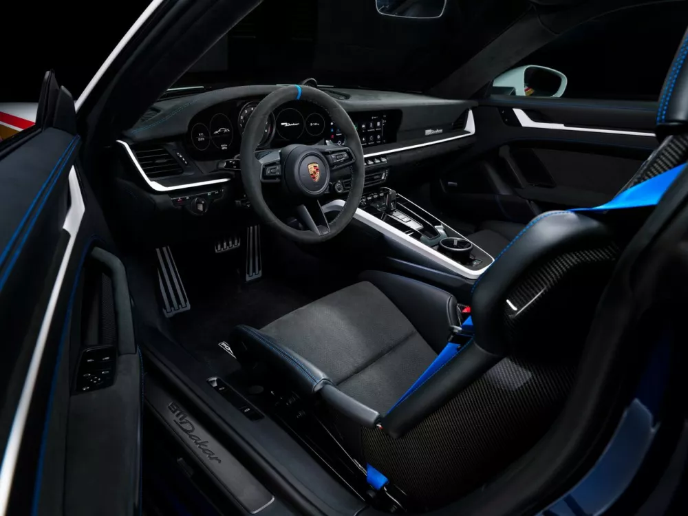 Автомобиль Porsche 911 VIII (992) Купе Dakar