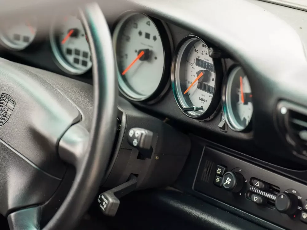 Автомобиль Porsche 911 IV (993) Кабриолет