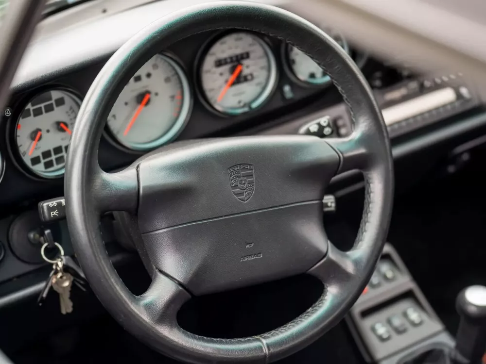 Автомобиль Porsche 911 IV (993) Кабриолет