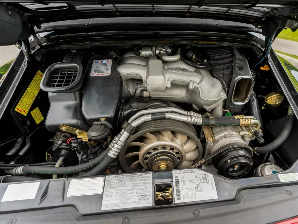 Автомобиль Porsche 911 IV (993) Кабриолет