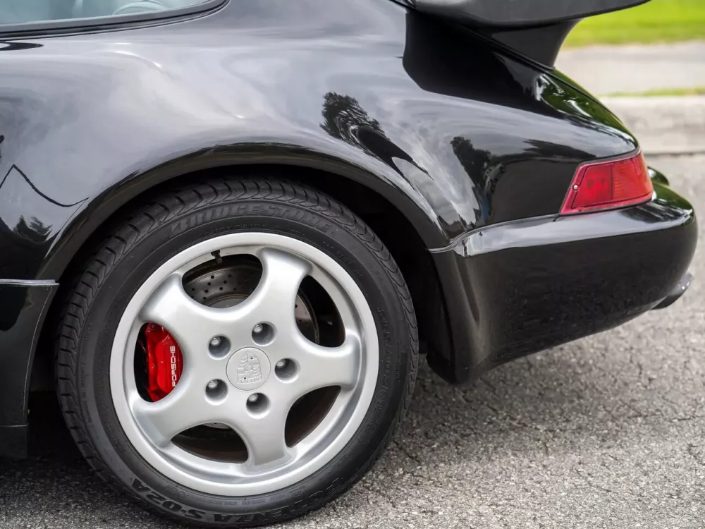 Автомобиль Porsche 911 IV (993) Кабриолет