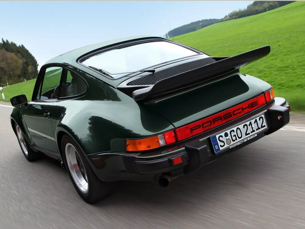 Автомобиль Porsche 911 II (911, 930) Купе