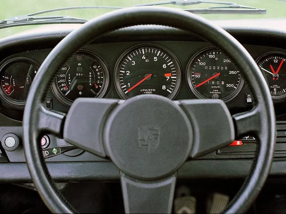 Автомобиль Porsche 911 II (911, 930) Купе