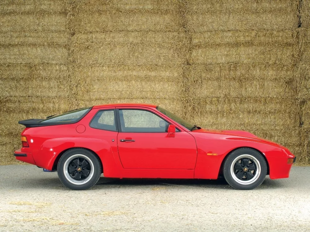 Автомобиль Porsche 924 Купе