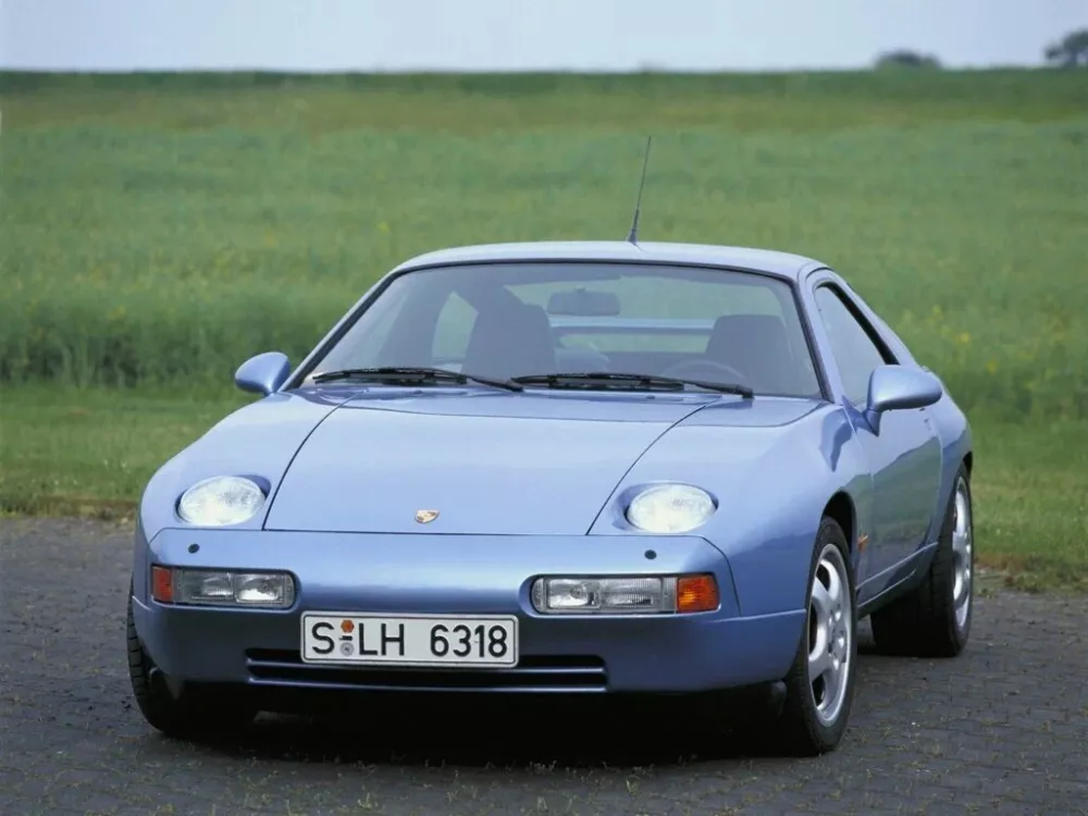 Автомобиль Porsche 928 Купе