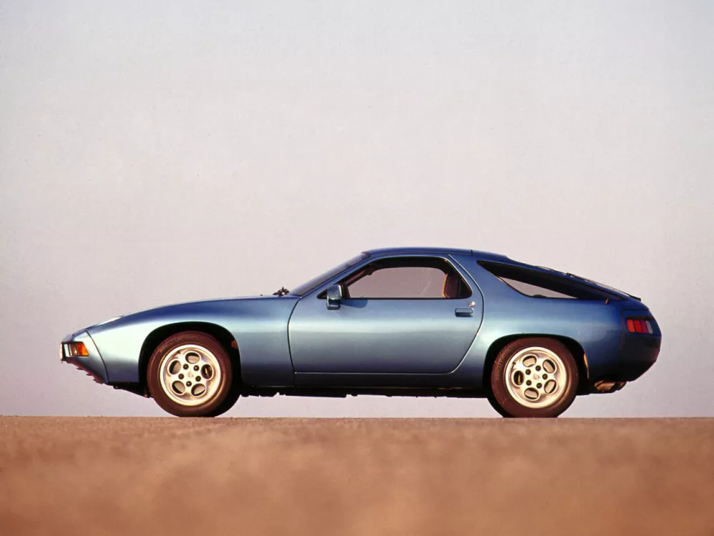 Автомобиль Porsche 928 Купе
