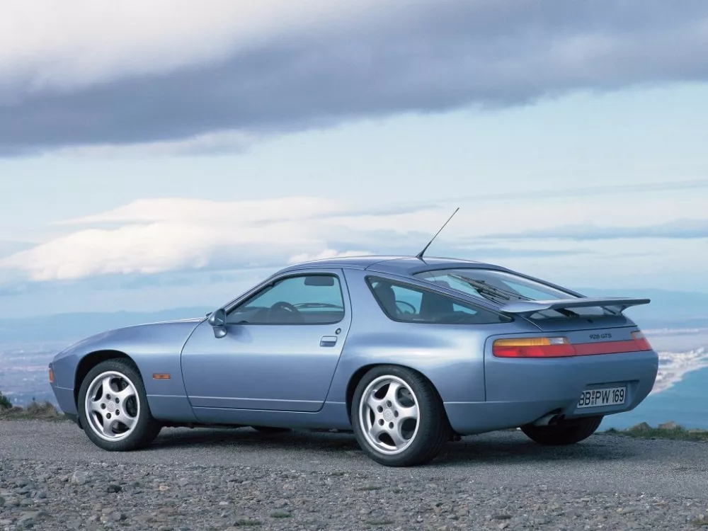 Автомобиль Porsche 928 Купе