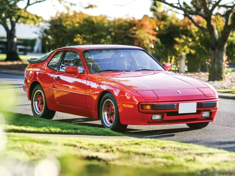Автомобиль Porsche 944 Купе