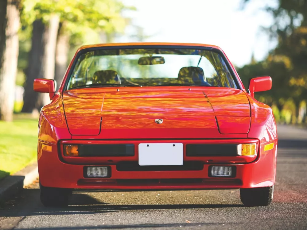 Автомобиль Porsche 944 Купе