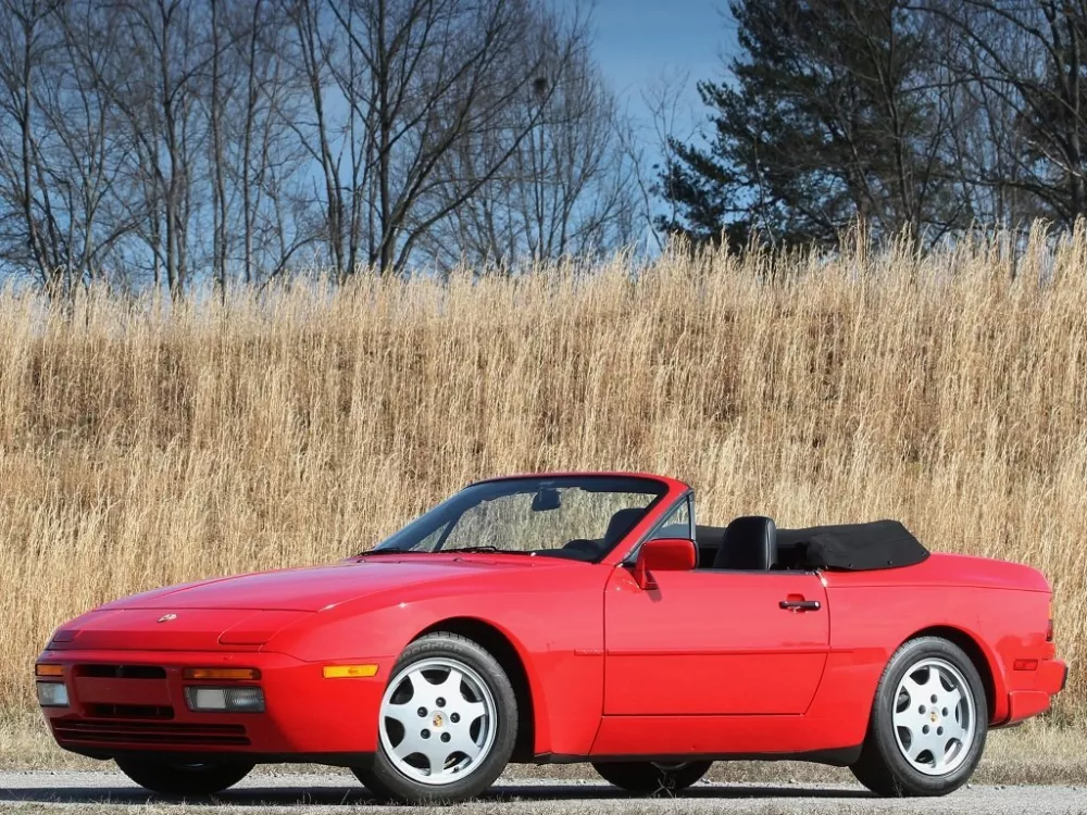 Автомобиль Porsche 944 Кабриолет