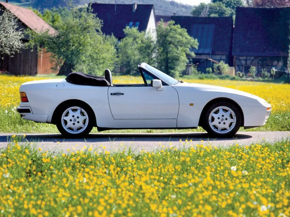 Автомобиль Porsche 944 Кабриолет