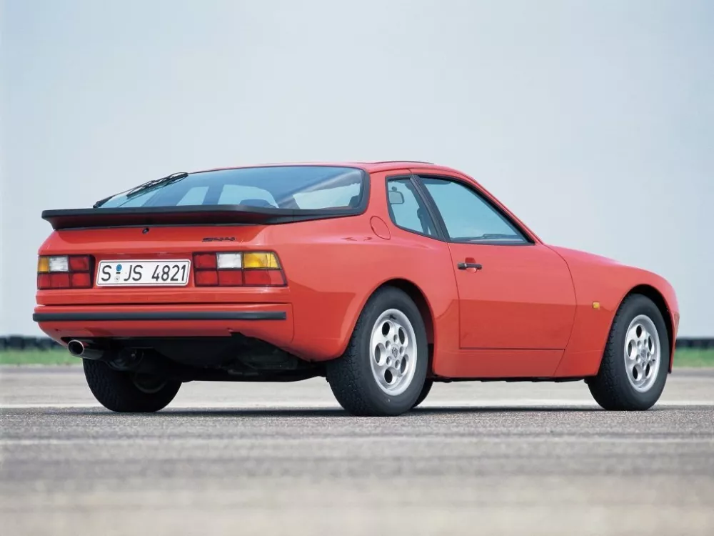 Автомобиль Porsche 944 Купе