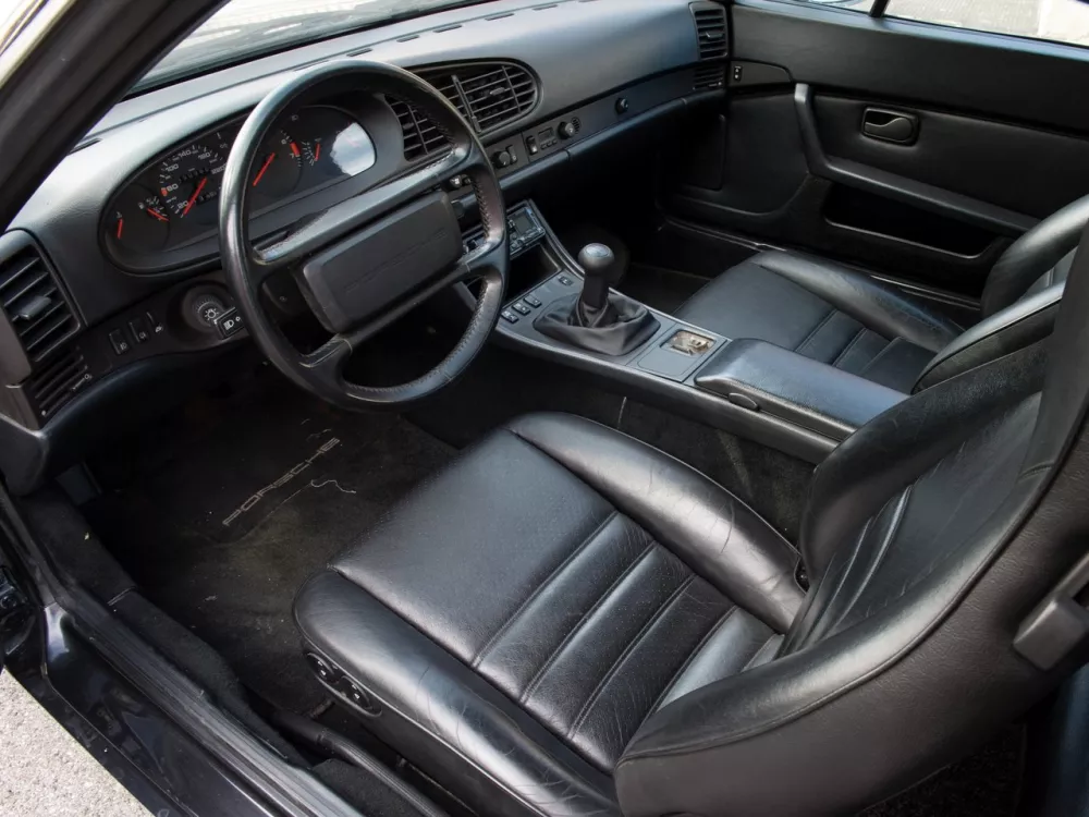 Автомобиль Porsche 944 Кабриолет