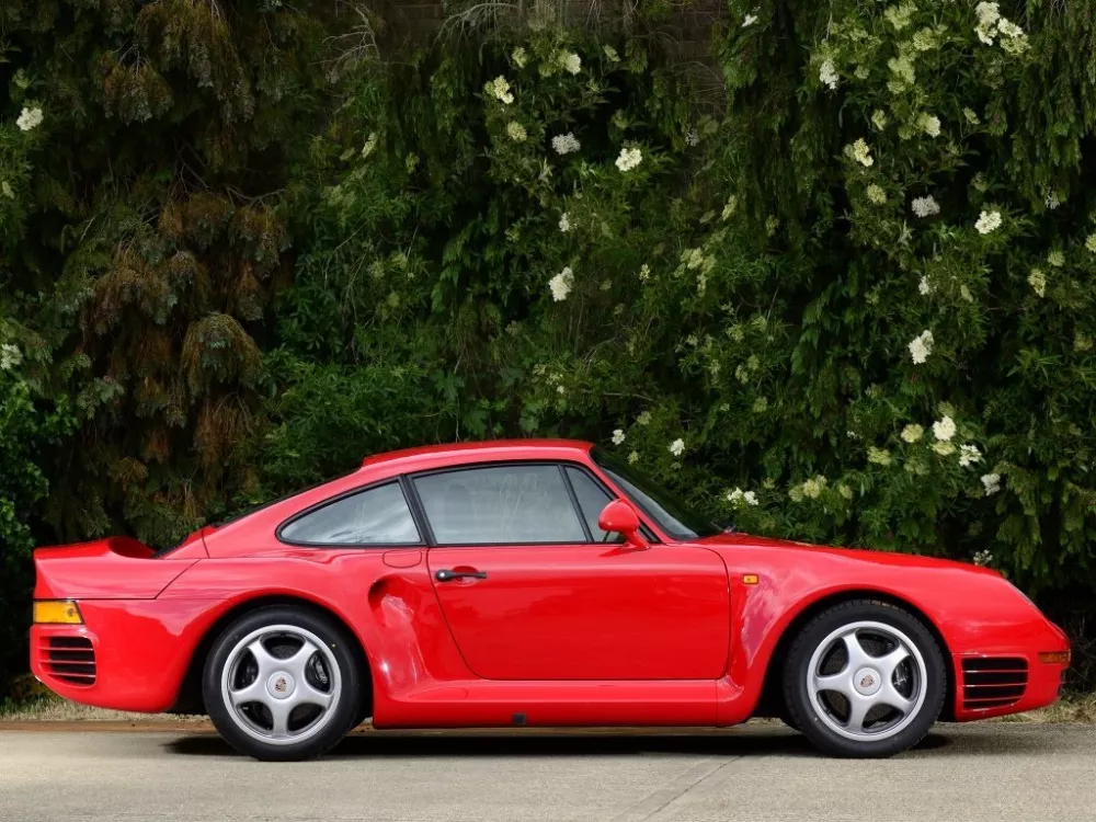 Автомобиль Porsche 959 Купе