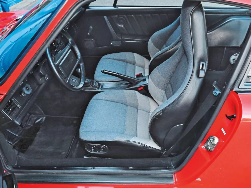 Автомобиль Porsche 959 Купе