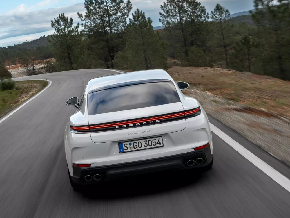 Автомобиль Porsche Panamera III Лифтбек Executive