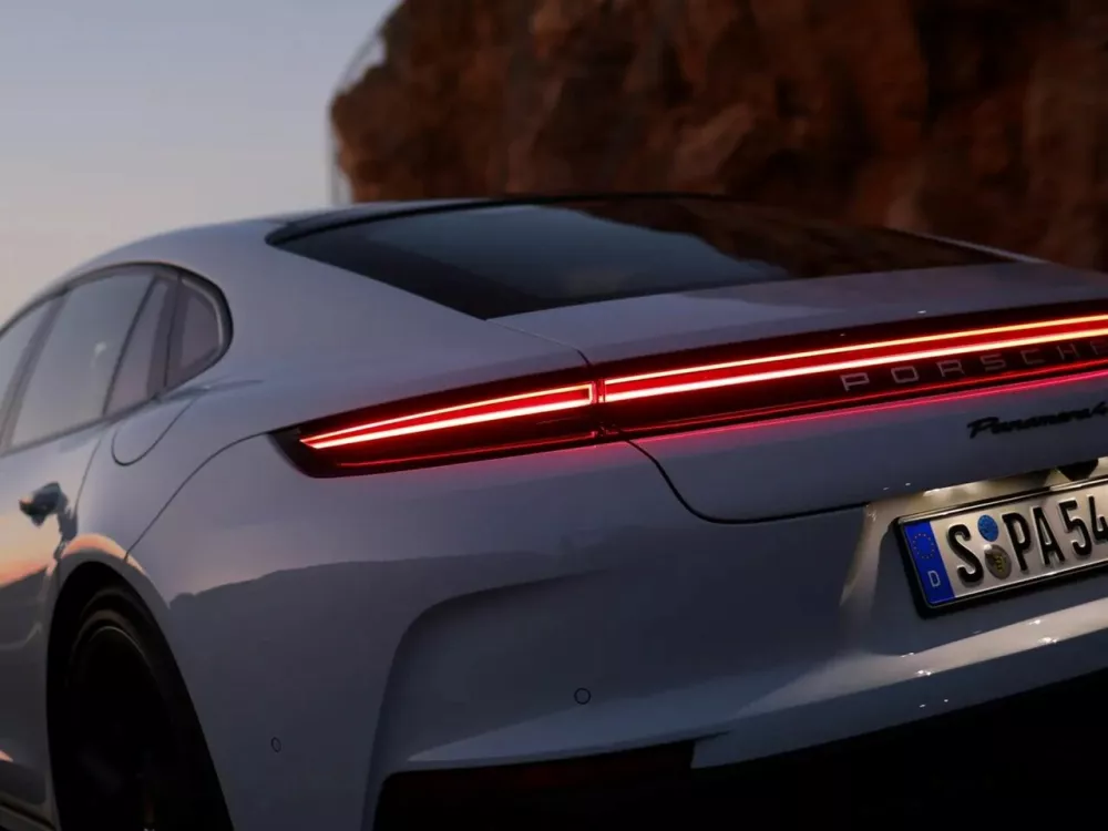 Автомобиль Porsche Panamera III Лифтбек Executive