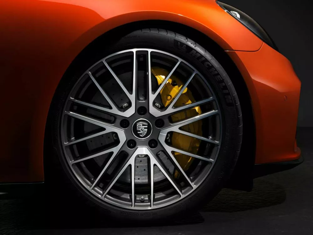 Автомобиль Porsche Panamera II Рестайлинг Универсал (5 дверей)