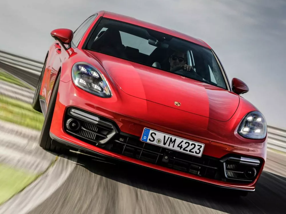 Автомобиль Porsche Panamera II Рестайлинг Универсал (5 дверей)