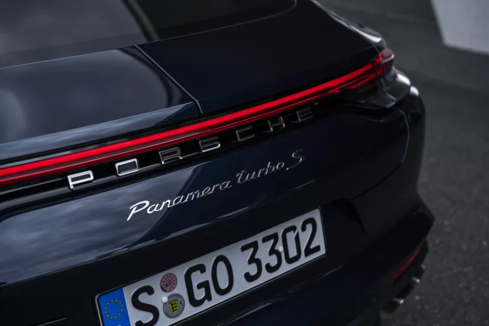 Автомобиль Porsche Panamera II Рестайлинг Лифтбек Executive