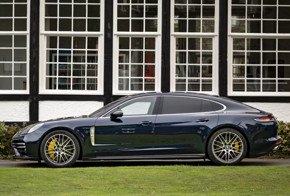 Автомобиль Porsche Panamera II Рестайлинг Лифтбек Executive