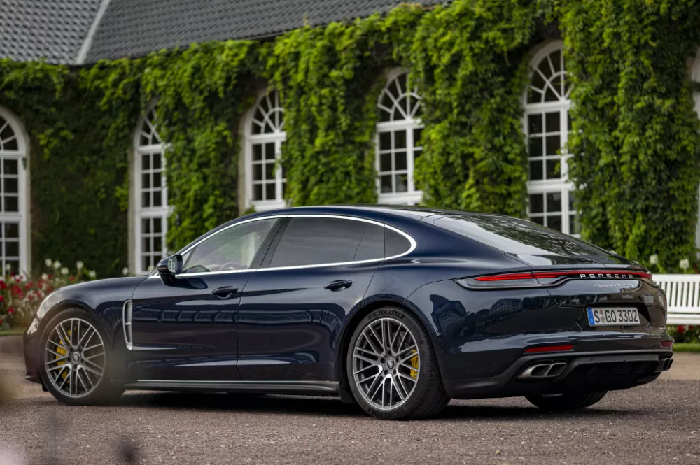 Автомобиль Porsche Panamera II Рестайлинг Лифтбек Executive