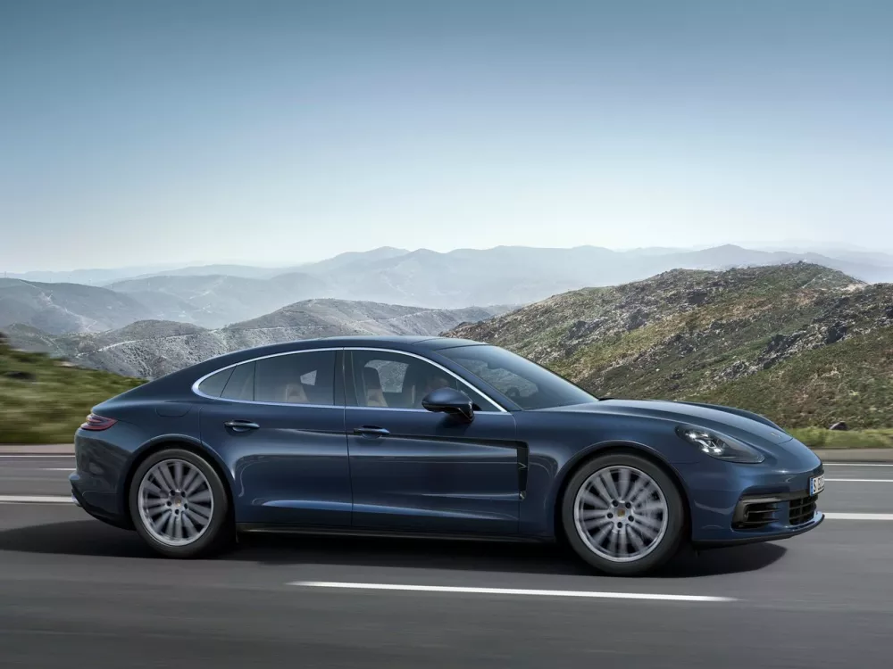 Автомобиль Porsche Panamera II Лифтбек