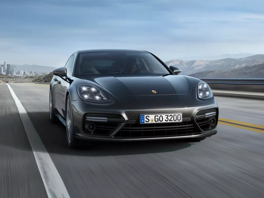 Автомобиль Porsche Panamera II Лифтбек