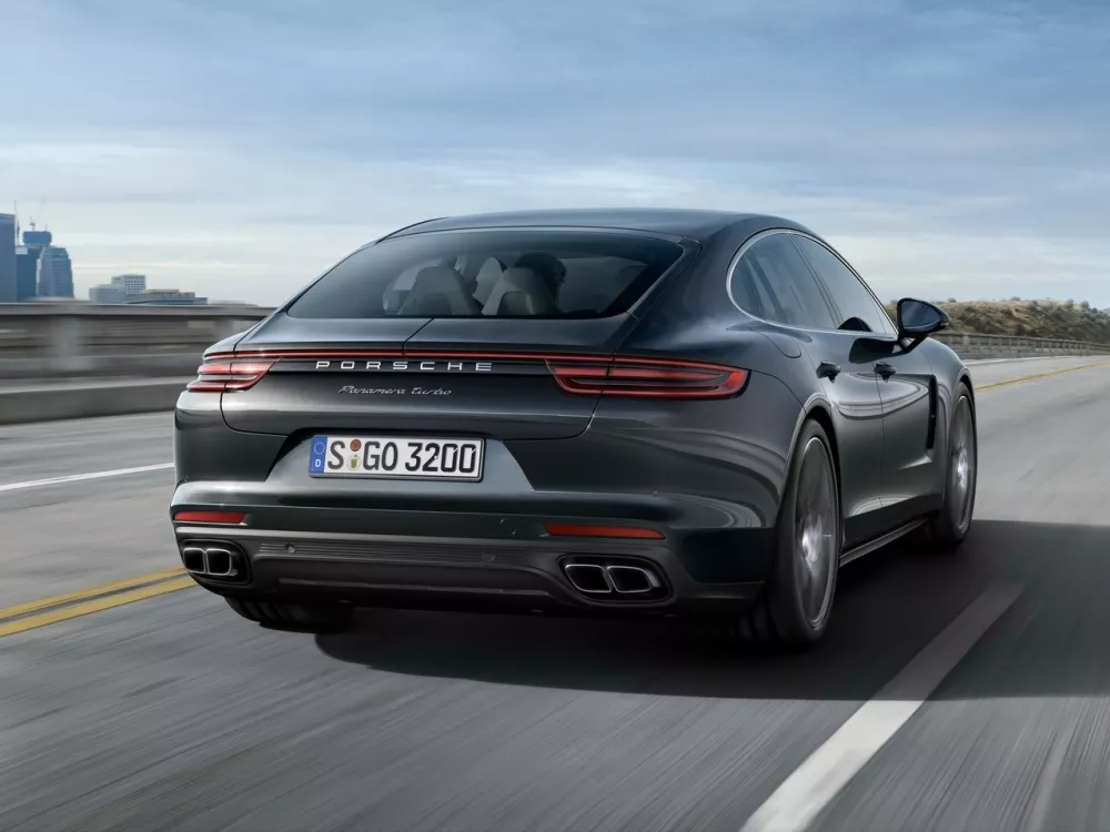 Автомобиль Porsche Panamera II Лифтбек