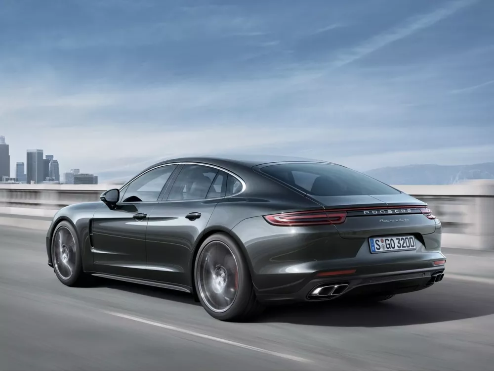 Автомобиль Porsche Panamera II Лифтбек